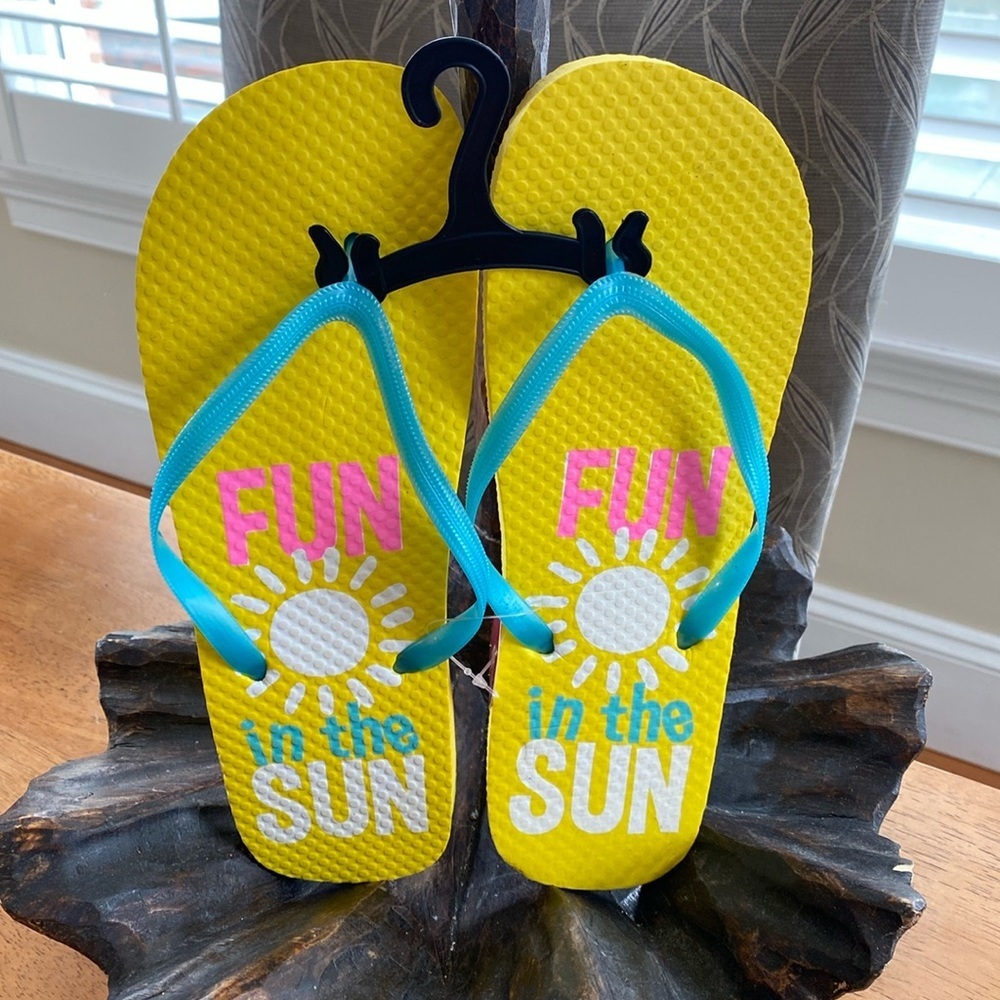 Fun in the Sun Women's Flip Flops NWT Sizes 7/8 and 9/10